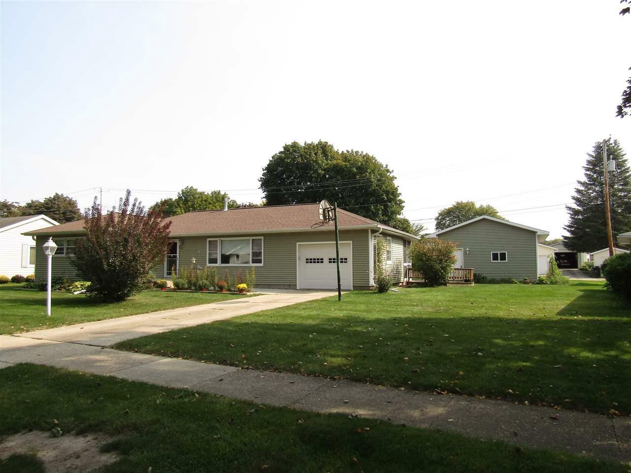 Property Photo:  118 Dairyland Dr  WI 53563 