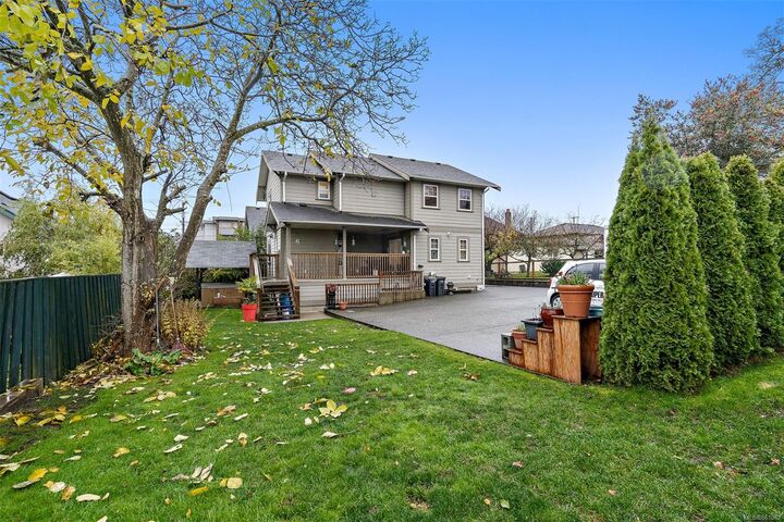 866 Old Esquimalt Rd B — photo 1