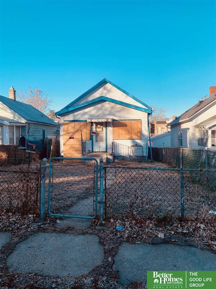 Property Photo: 2404 S 12th NE 68108