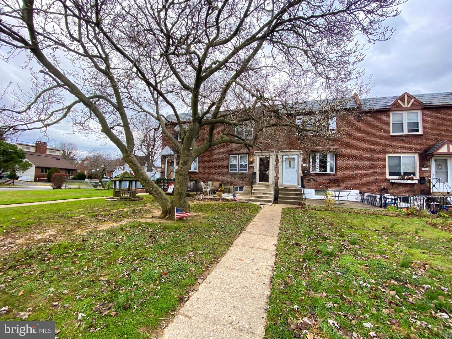 Property Photo: 902 Maple Avenue PA 19036