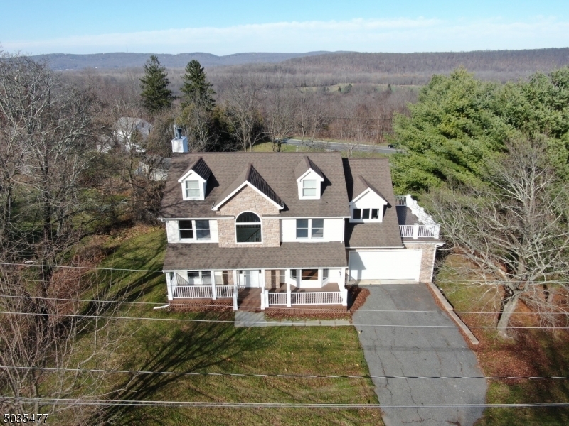 Property Photo:  6 Autumn Ln  NJ 07840 