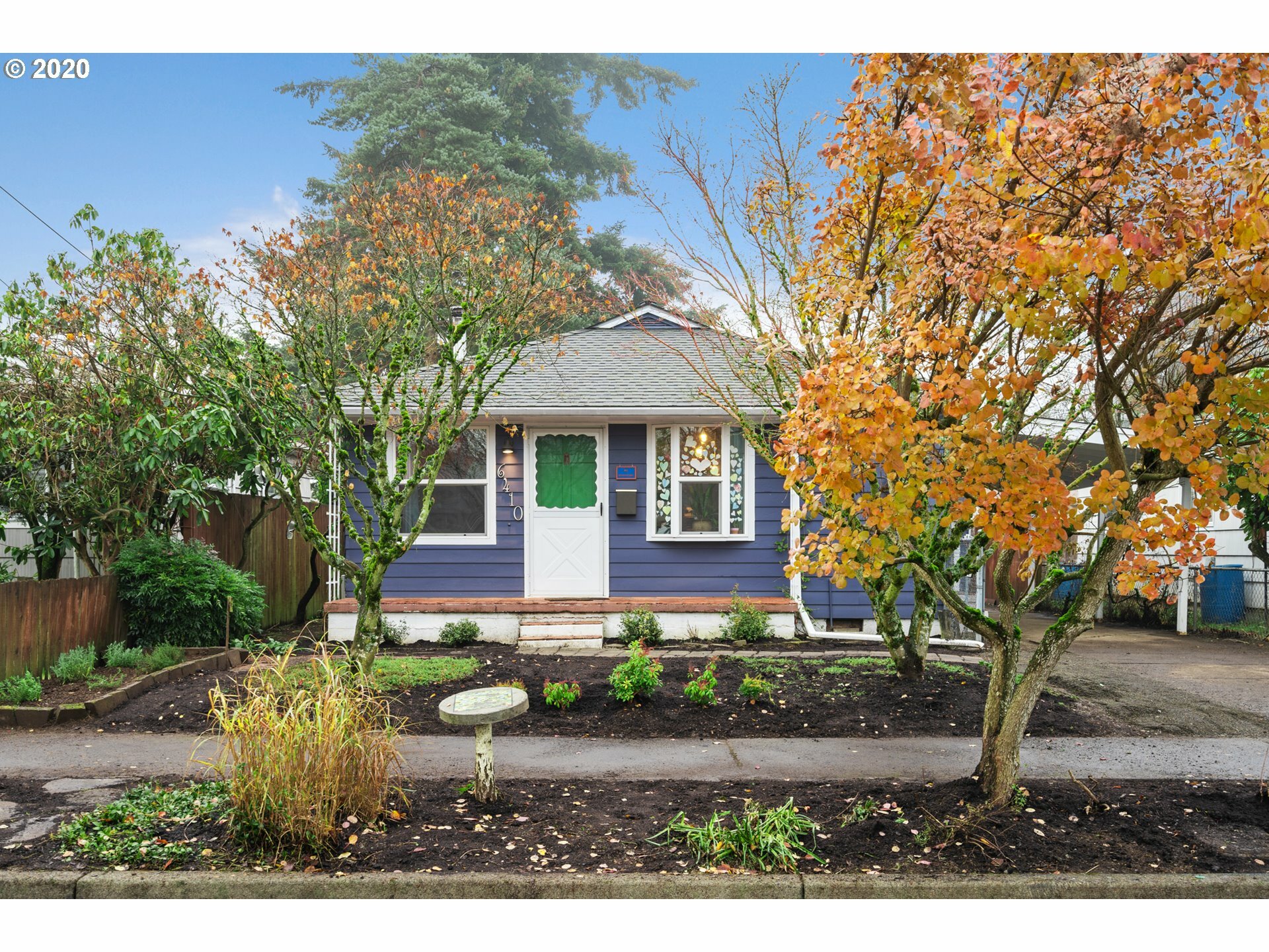 Property Photo: 6410 SE Reedway St OR 97206
