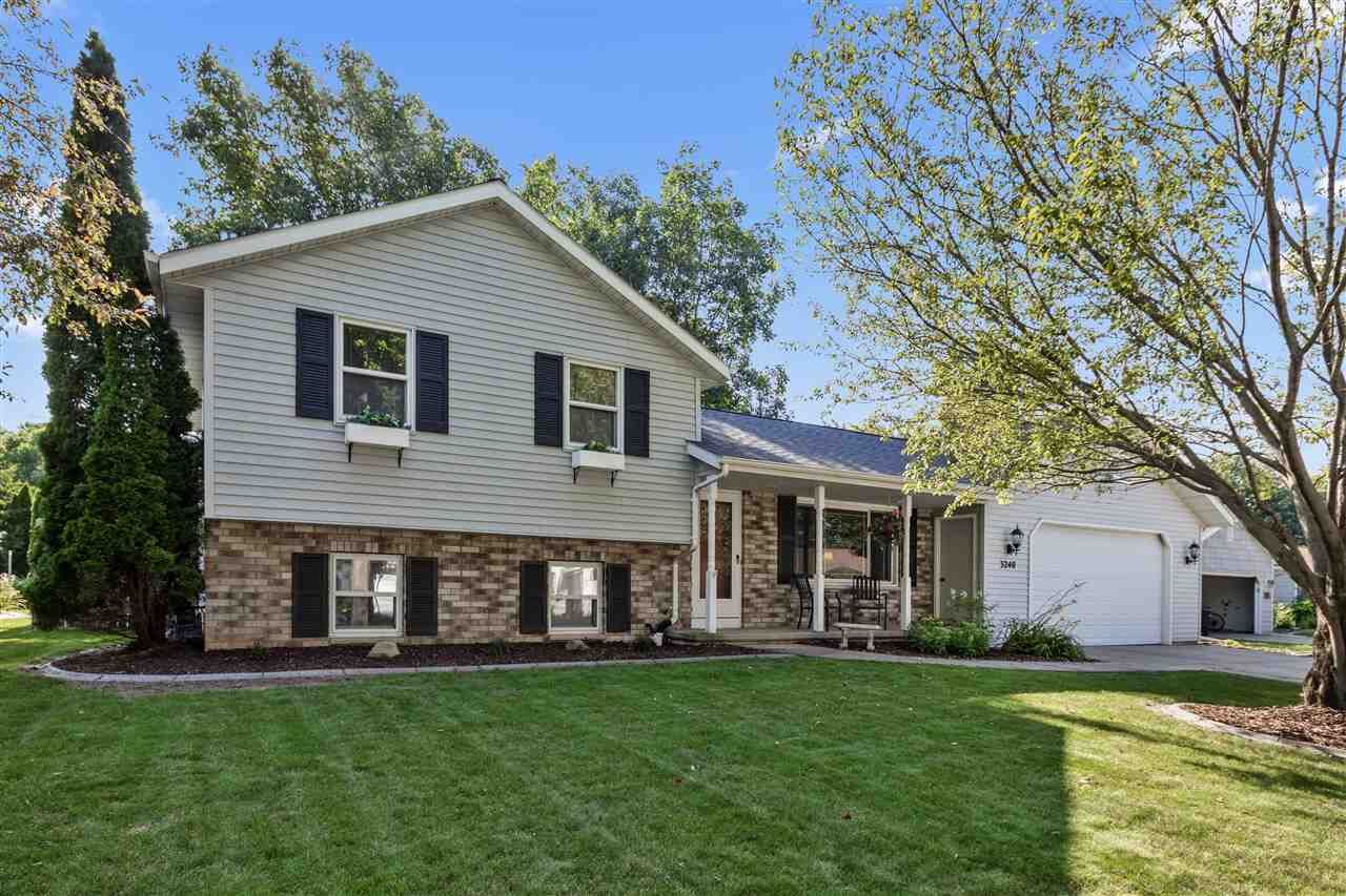 Property Photo:  3240 S Blue Spruce Lane  WI 54915-4547 