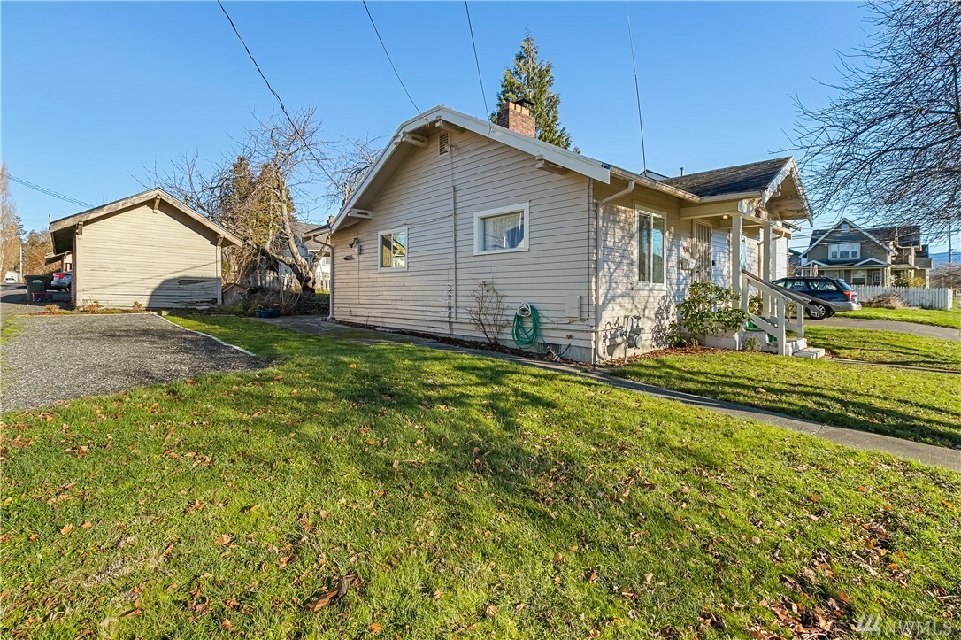 Property Photo:  211 Kentucky St  WA 98225 