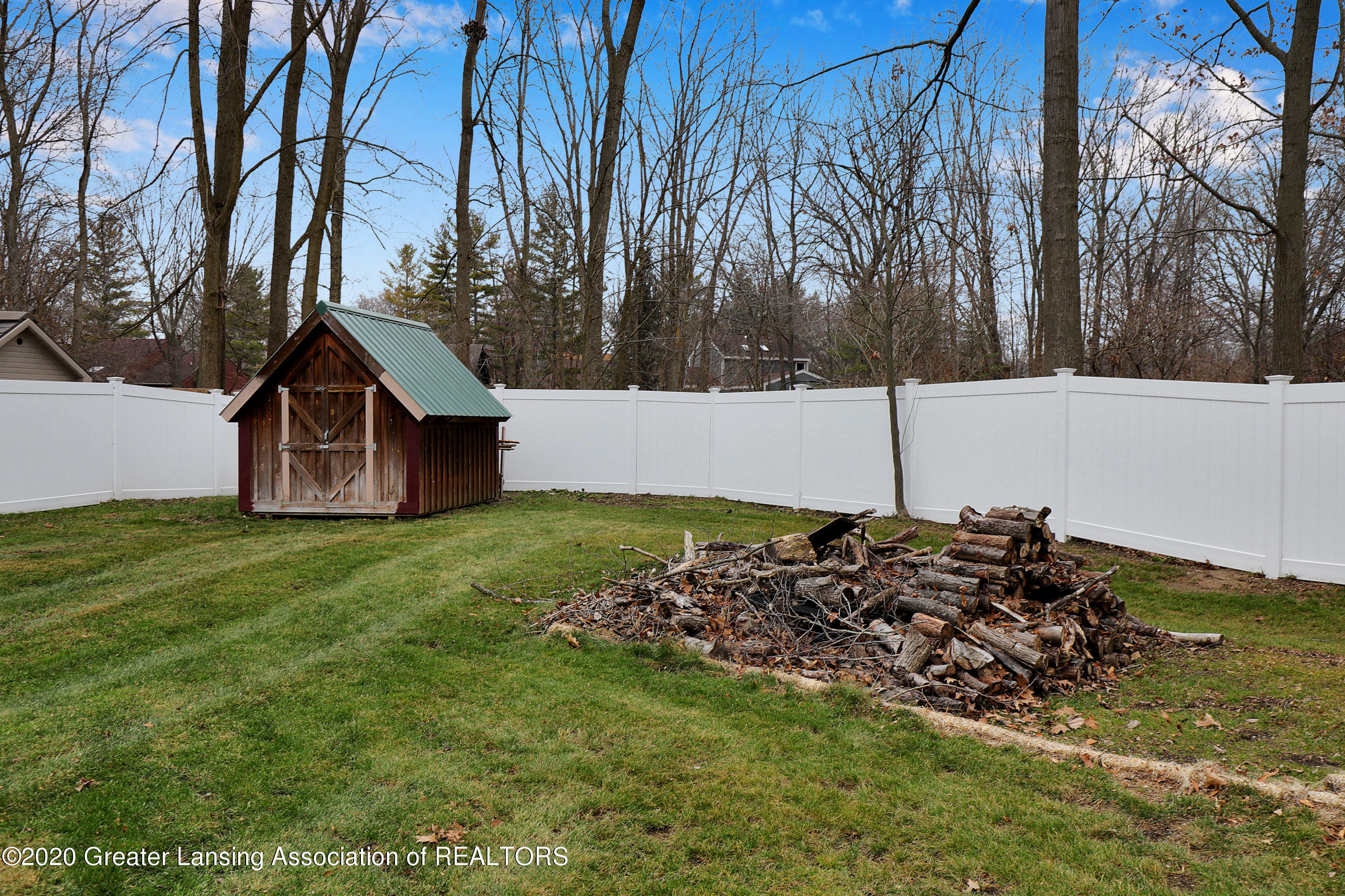 Property Photo:  1175 Buckingham Road  MI 48840 