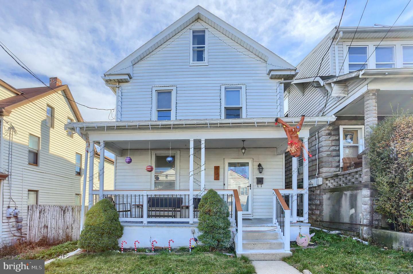 Property Photo:  624 State Street  PA 17043 