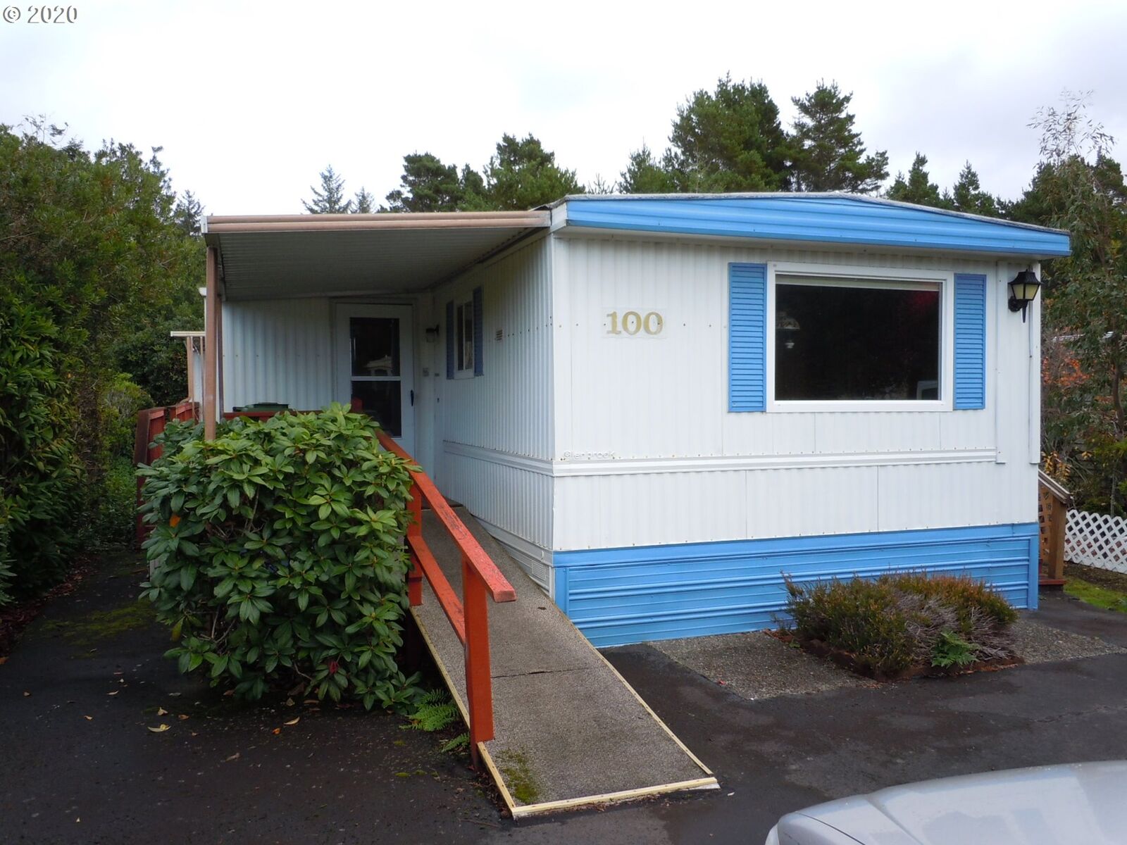 Property Photo: 1600 Rhododendron Dr 100 OR 97439