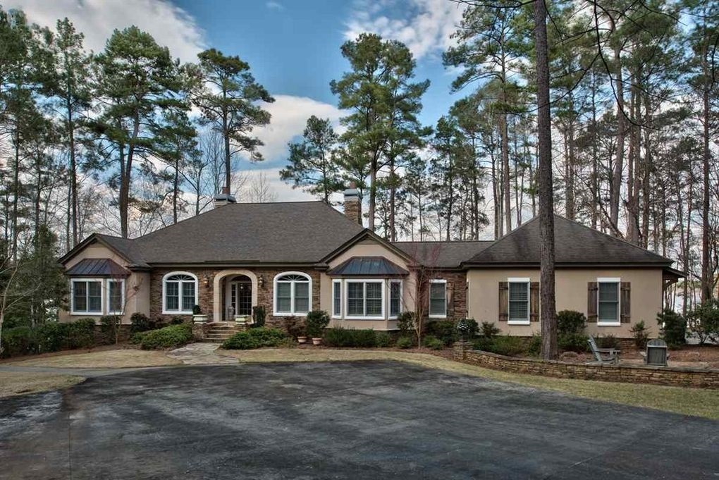 Property Photo: 1190 Parrotts Cove Road GA 30642