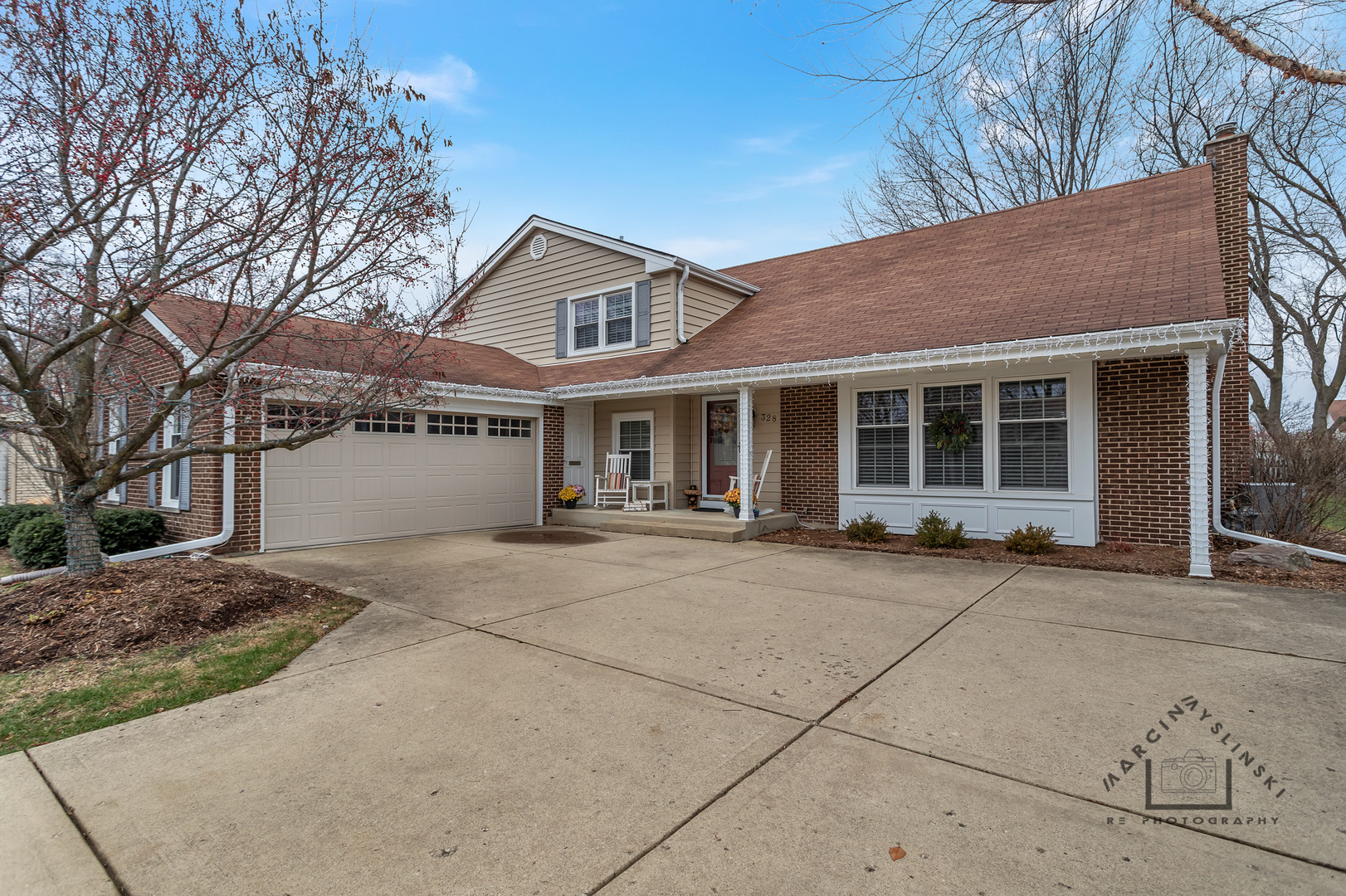 Property Photo: 328 E Russet Way IL 60067
