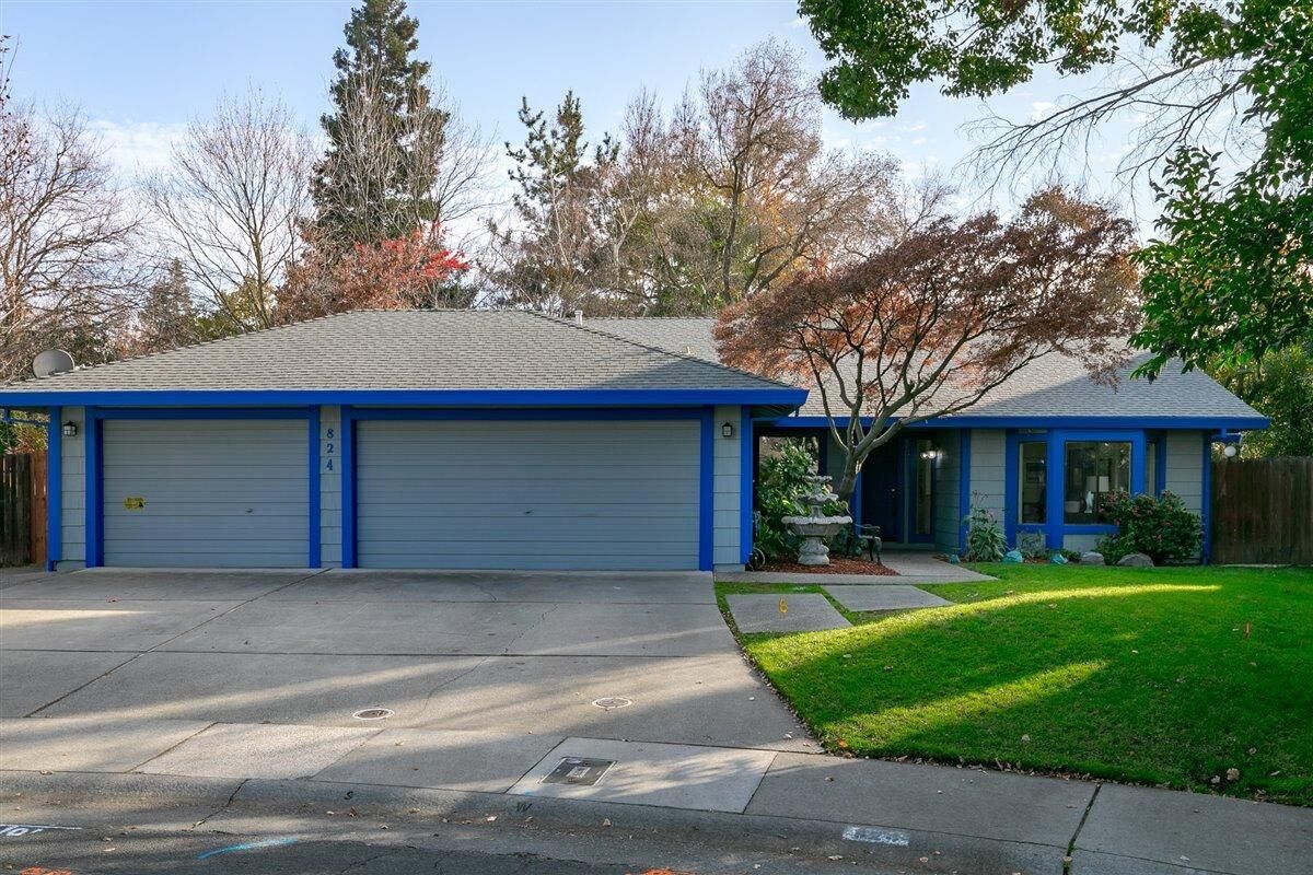 Property Photo: 824 Klein Way CA 95831