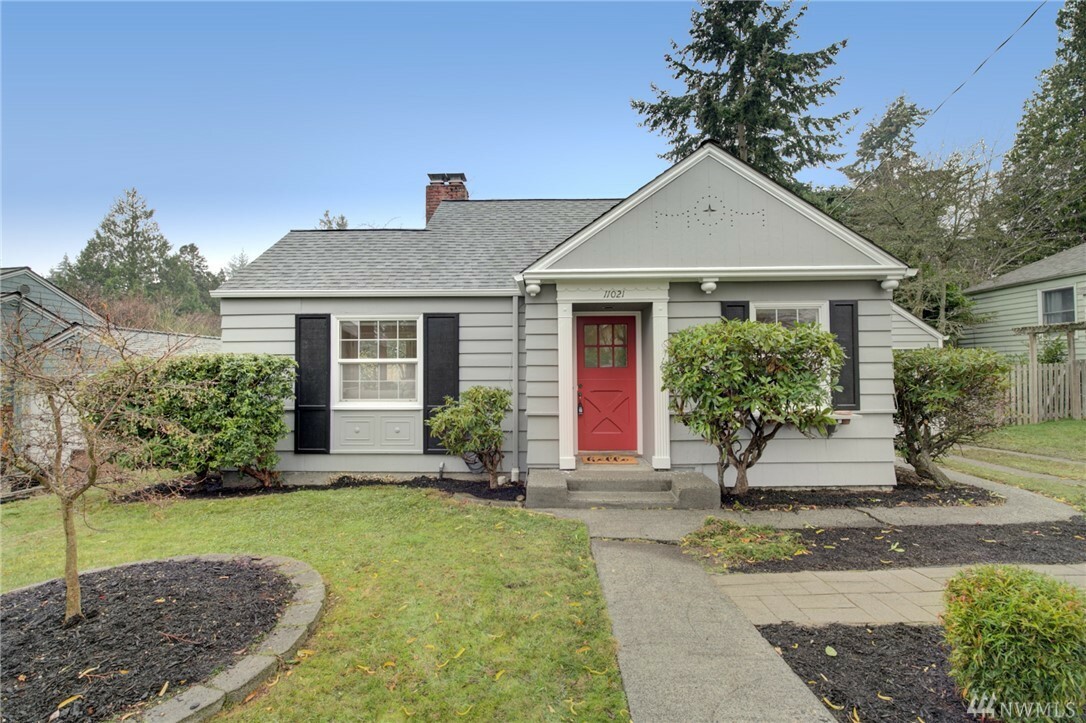 Property Photo:  11021 Evanston Ave N  WA 98133 