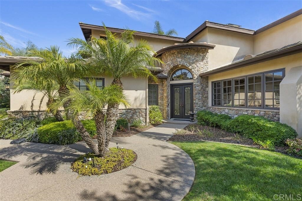 Property Photo:  1042 Valleyside Ln  CA 92024 