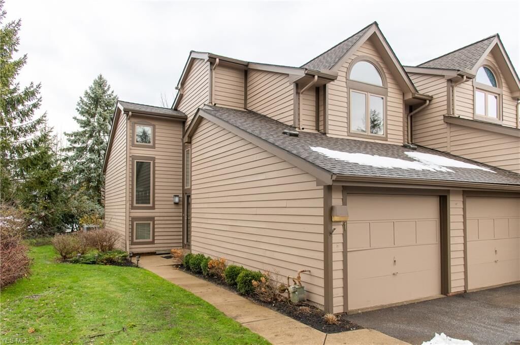 Property Photo:  1 Windrush Lane  OH 44122 