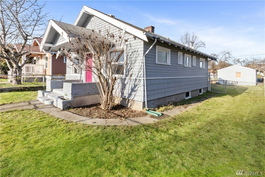 Property Photo:  815 E 56th  WA 98404 