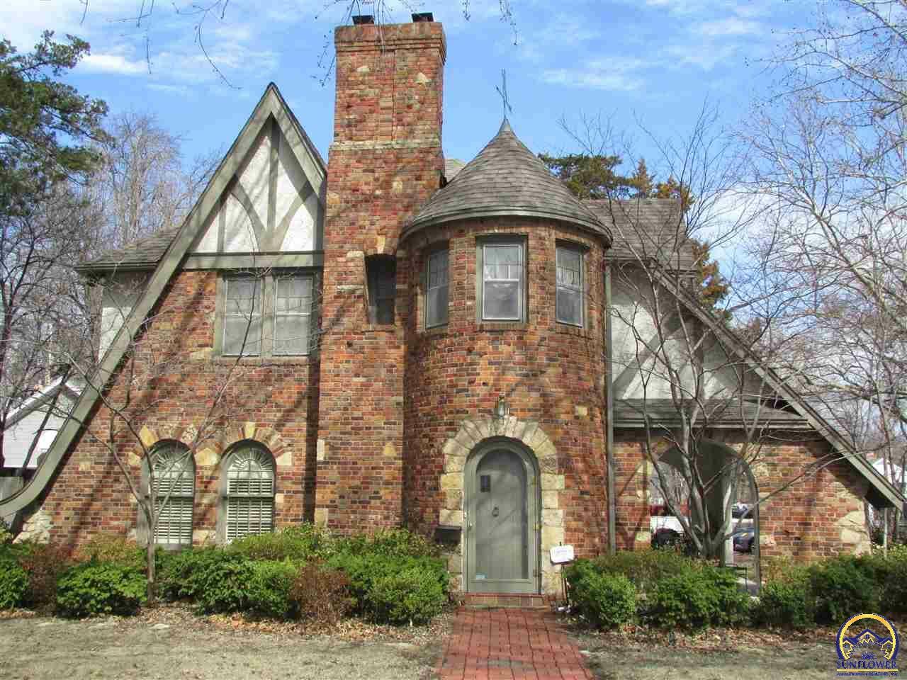 Property Photo: 3100 SW Canterbury Ln KS 66604-2522