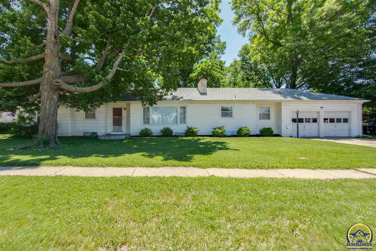 Property Photo:  1625 SW 21st St  KS 66611 