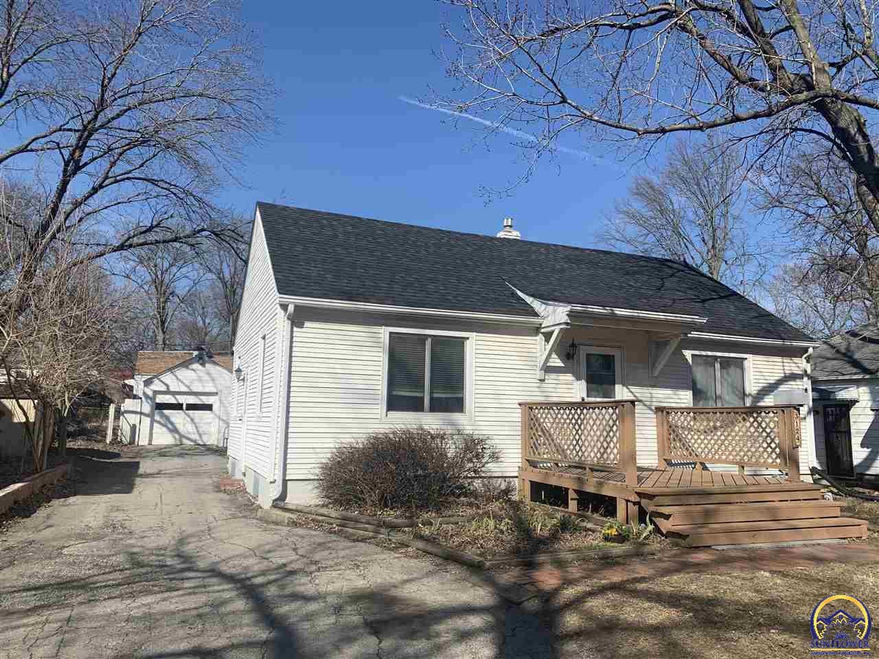 Property Photo: 3124 SW Munson Ave KS 66604