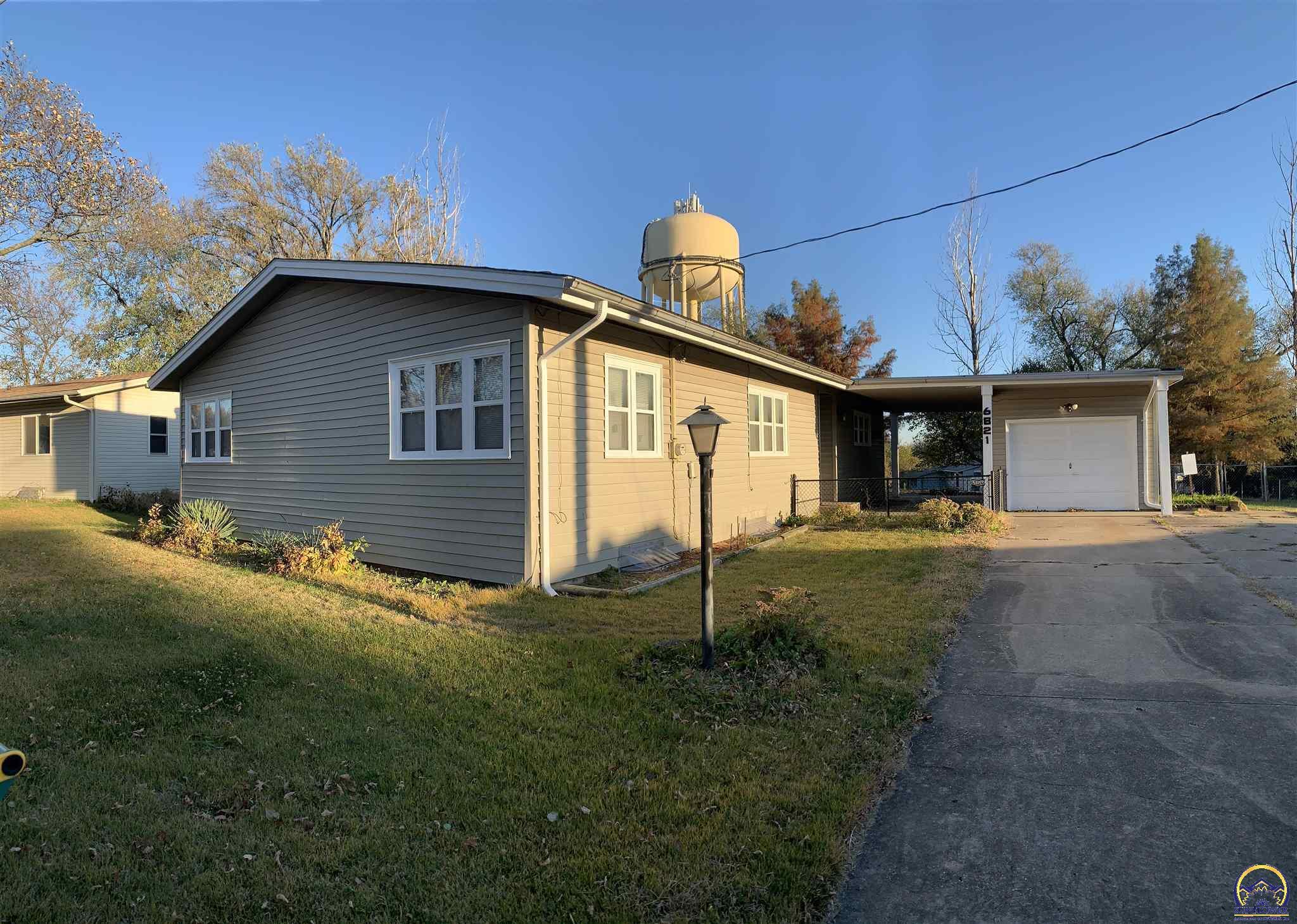 Property Photo: 6821 SW Glengate Ln KS 66619