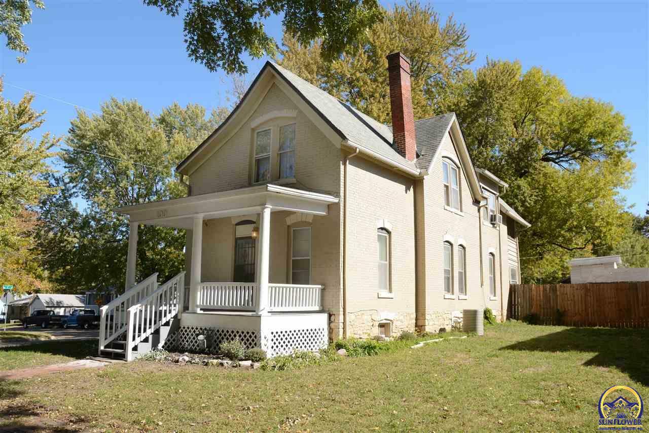 Property Photo:  100 SW Buchanan St  KS 66606 