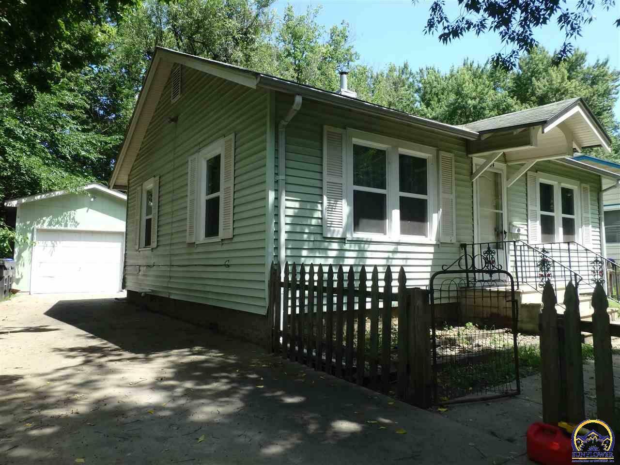 Property Photo:  1164 SW Webster Ave  KS 66604 