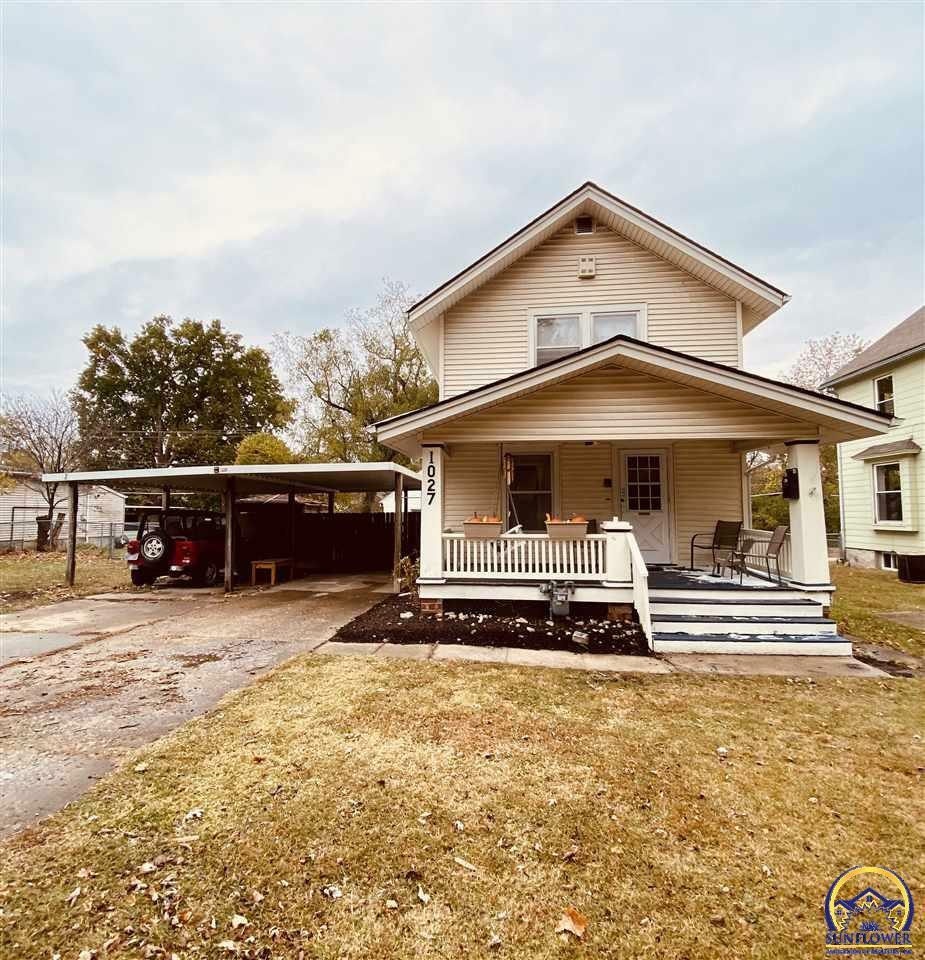 Property Photo:  1027 SW College Ave  KS 66604 