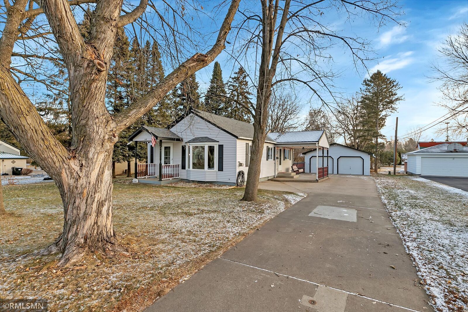 Property Photo:  208 12th Avenue N  MN 55371 
