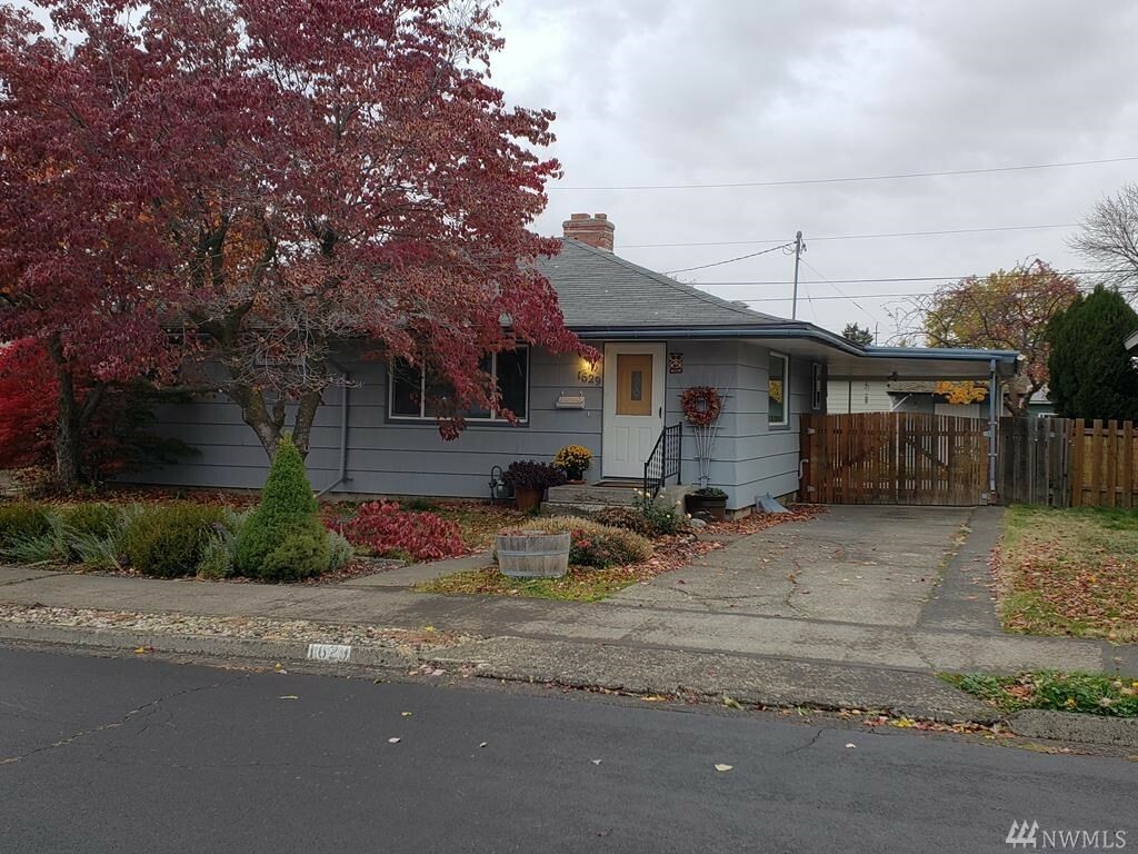 Property Photo:  1629 Cambridge Dr  WA 99362 