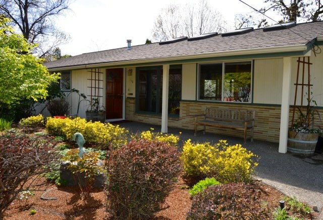 Property Photo:  118 Delmas St  WA 99362 