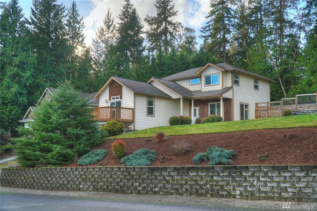 Property Photo:  4007 NE Luxury Lane  WA 98311 