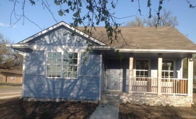 Property Photo:  550 N Ash St  KS 67214 