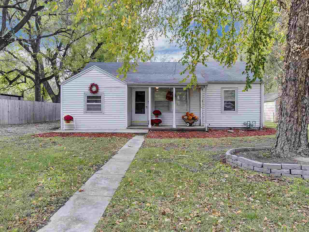 Property Photo:  1037 W 47th St N  KS 67204 