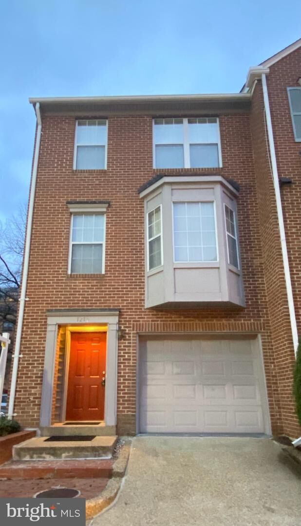 Property Photo:  1215 Madison Street  VA 22314 