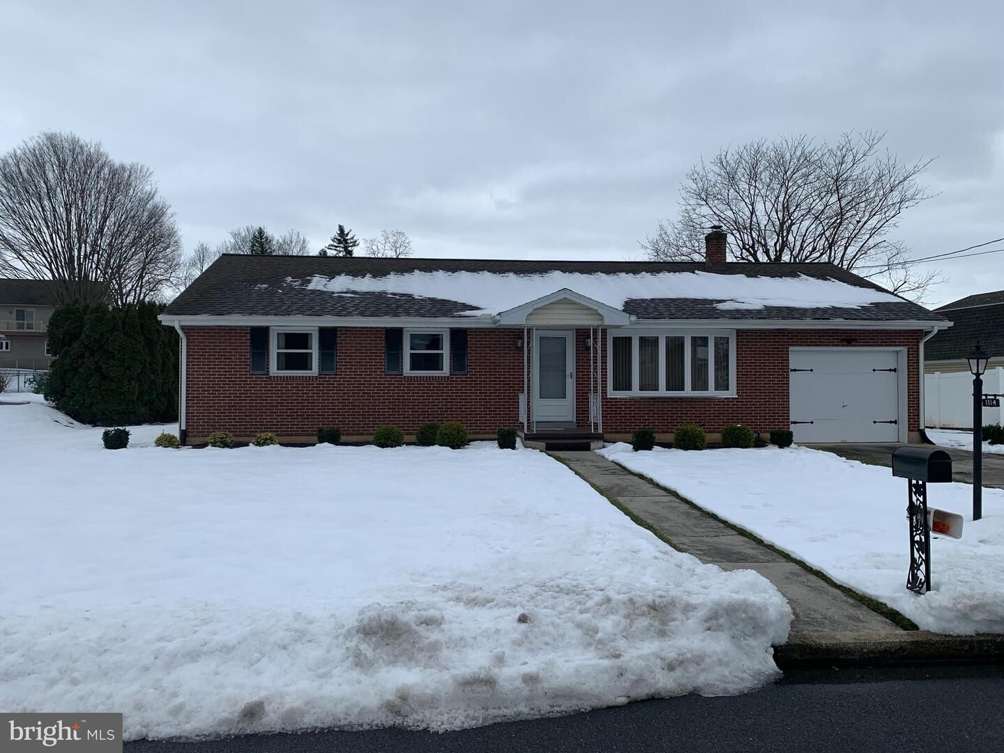 Property Photo: 1114 E Maple Street PA 17078