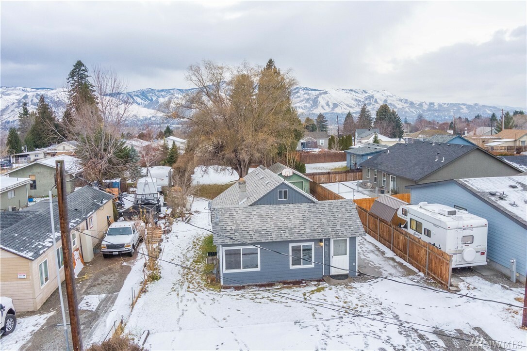 Property Photo:  776 N Grover Place  WA 98802 