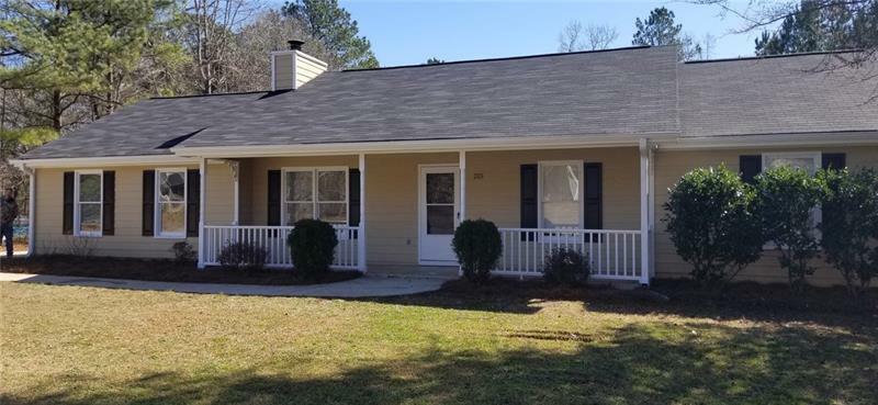 Property Photo:  215 Chimney Court  GA 30014 