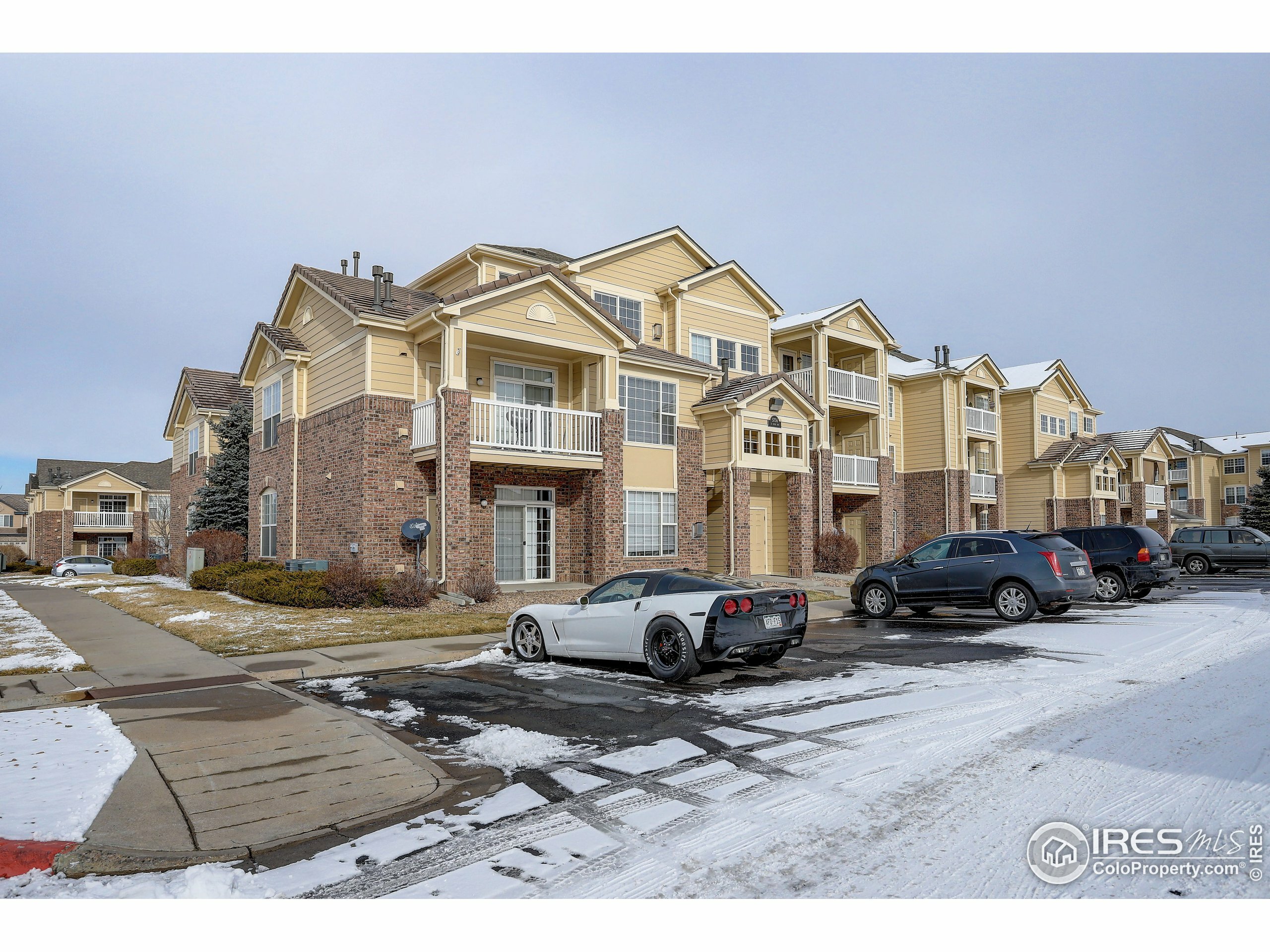 Property Photo:  5756 N Genoa Way 206  CO 80019 