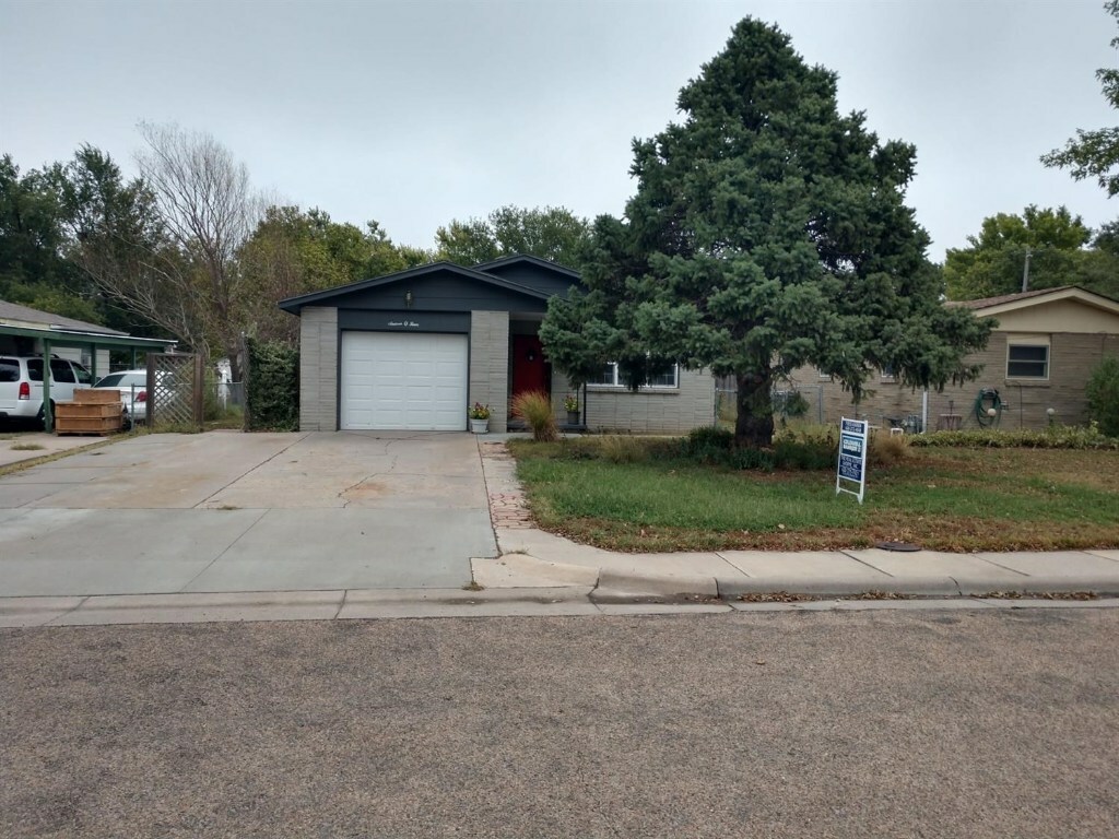 Property Photo:  1604 North 10th St  KS 67846 