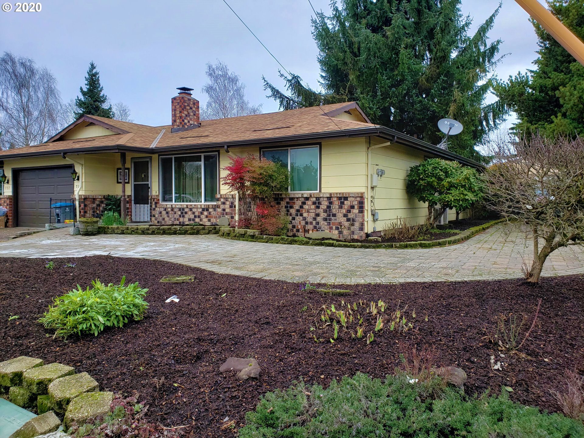 Property Photo:  739 NE 24th St  OR 97128 