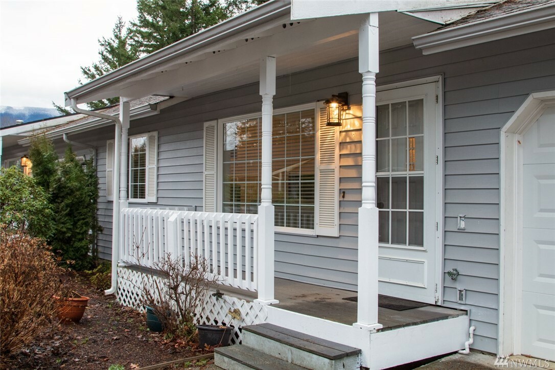 Property Photo: 312 W 2nd St 1 WA 98276