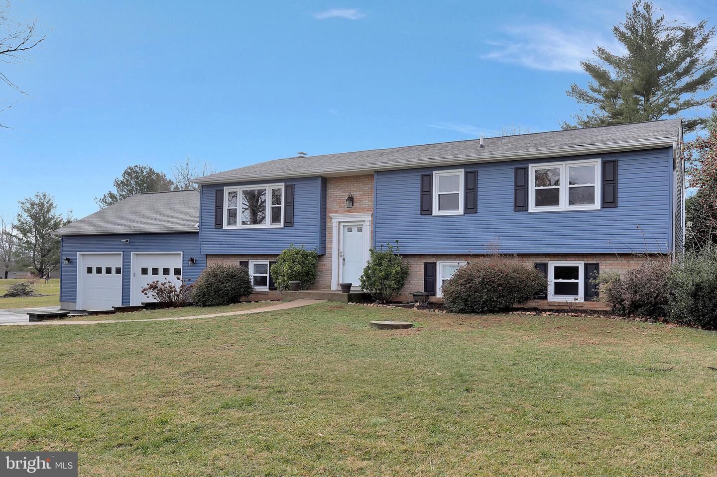 Property Photo:  4587 Hillside Court  VA 20187 
