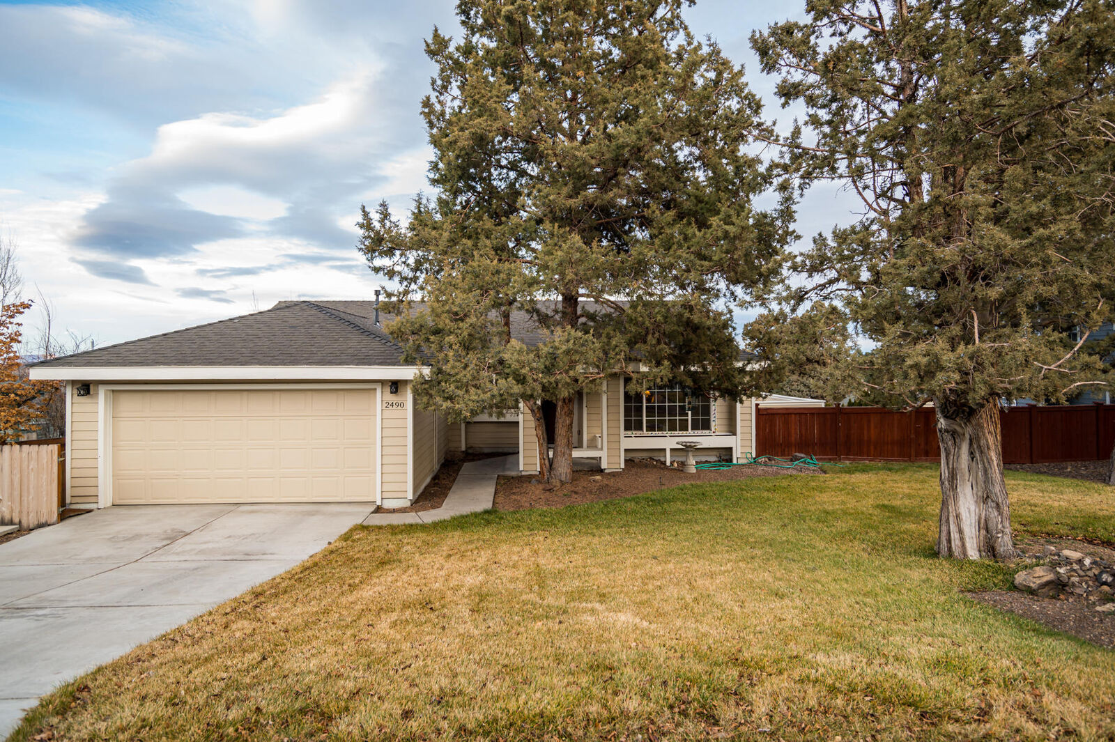 Property Photo: 2490 SW Valleyview Drive OR 97756