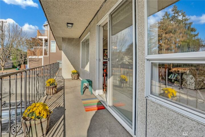 11025 Greenwood Ave N 1  Seattle WA 98133 photo