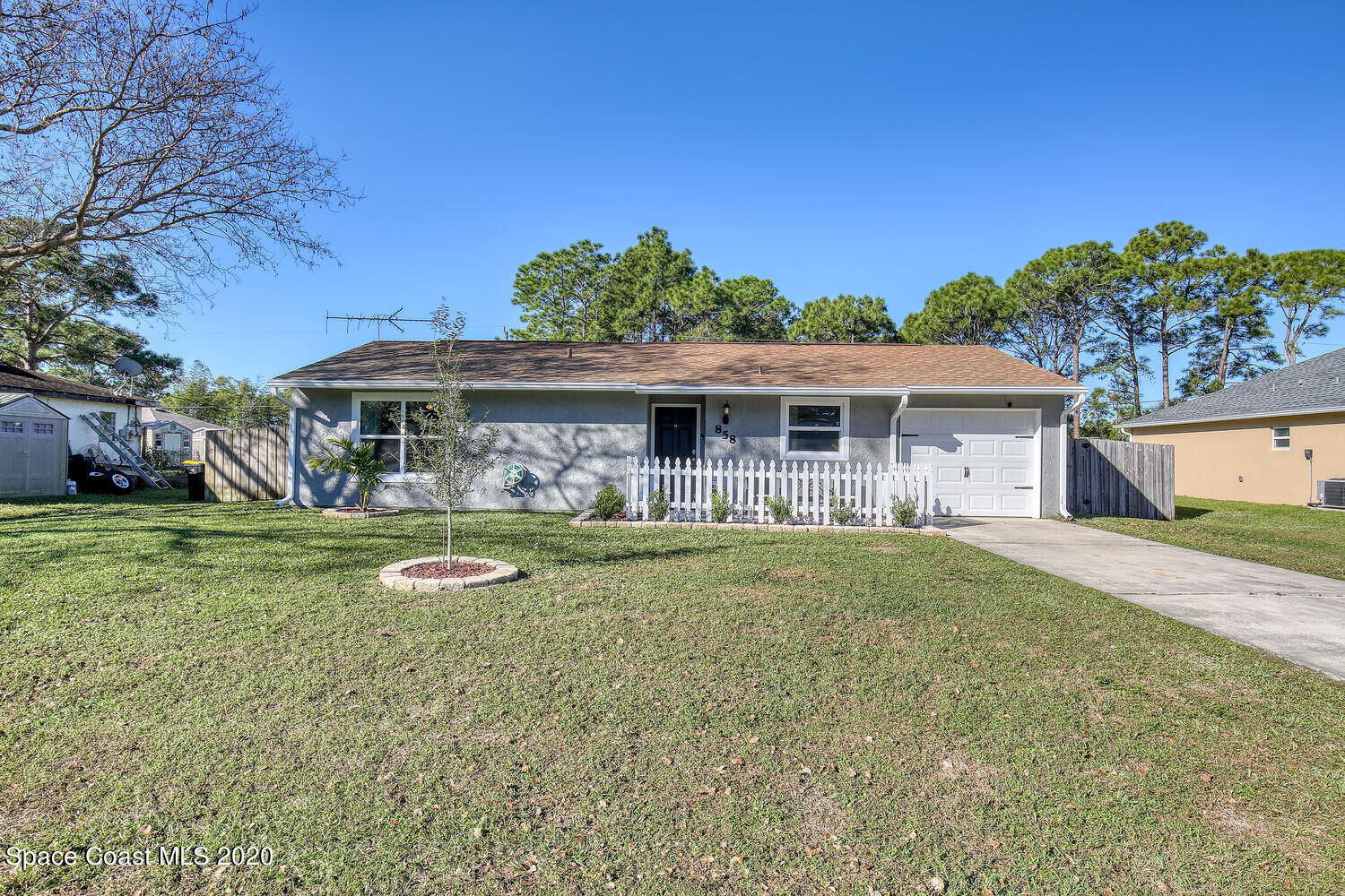 Property Photo:  858 Clifton Road SE  FL 32909 