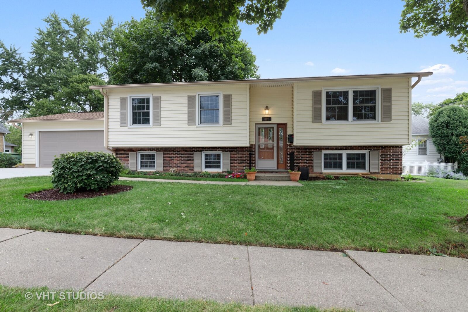 Property Photo:  802 Bartlett Terrace  IL 60048 
