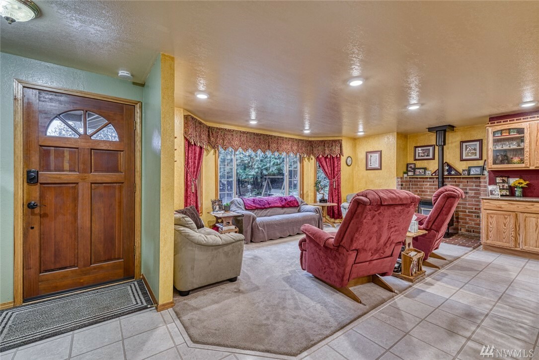 Property Photo: 3980 NE Dartmouth Ct WA 98311