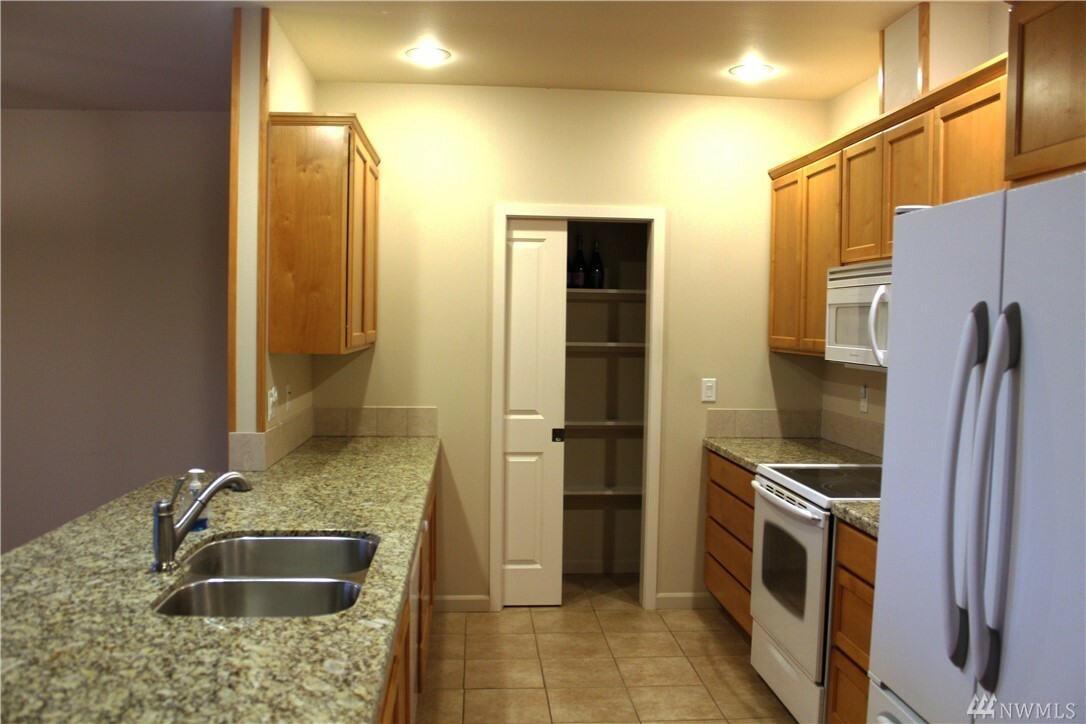Property Photo: 1601 Maiden Lane C104 WA 98801