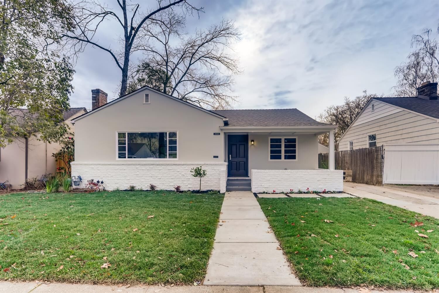 Property Photo: 3980 Colonial Way CA 95817