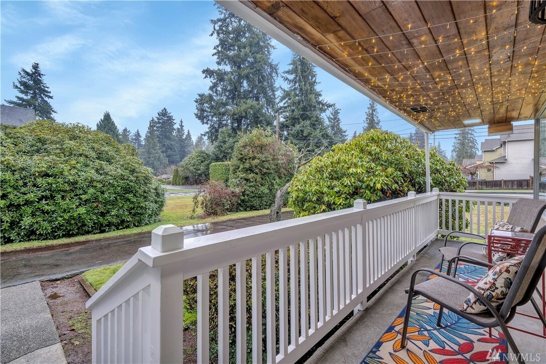 Property Photo:  1102 Crawford Rd  WA 98036 