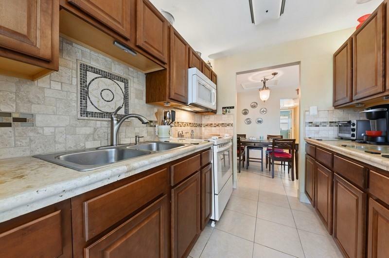 Property Photo:  320 North Boulevard 2D  FL 33435 