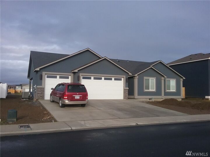 Property Photo:  407 SW R St  WA 98848 